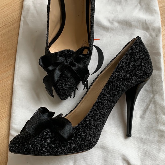 Black Jour Sting Ray Pumps - Picture 2 of 5